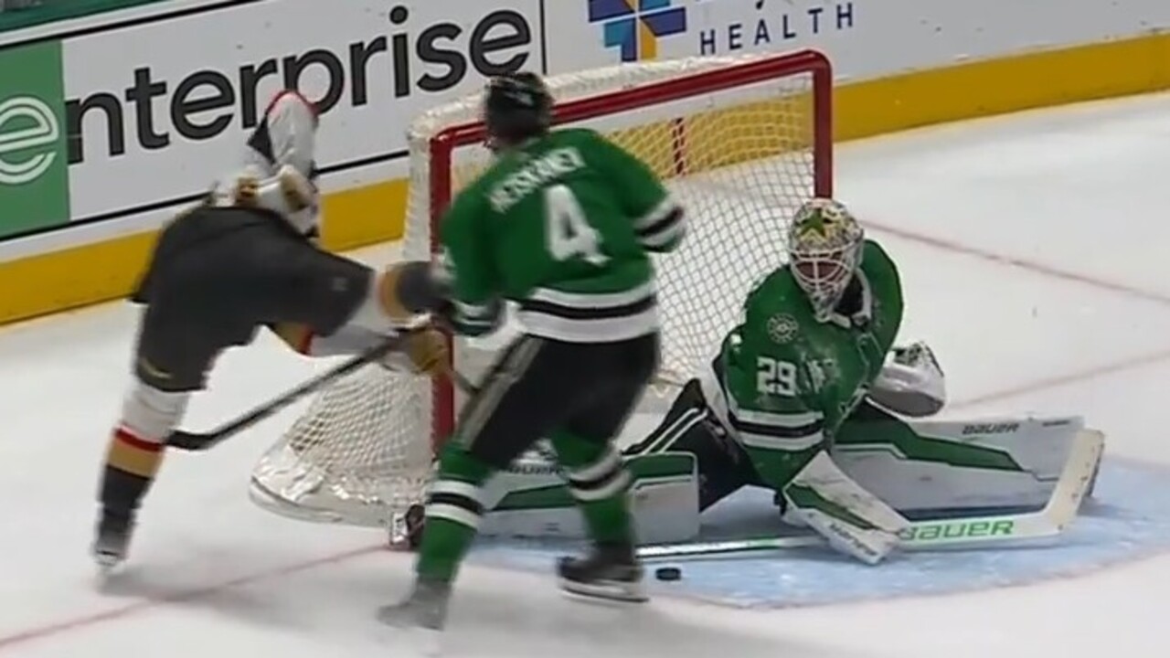 Oettinger denies Stephenson with right pad to keep it a one-goal game